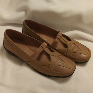 Easy Street Comfort Wave shoes, Size 11 WW, Color Brown